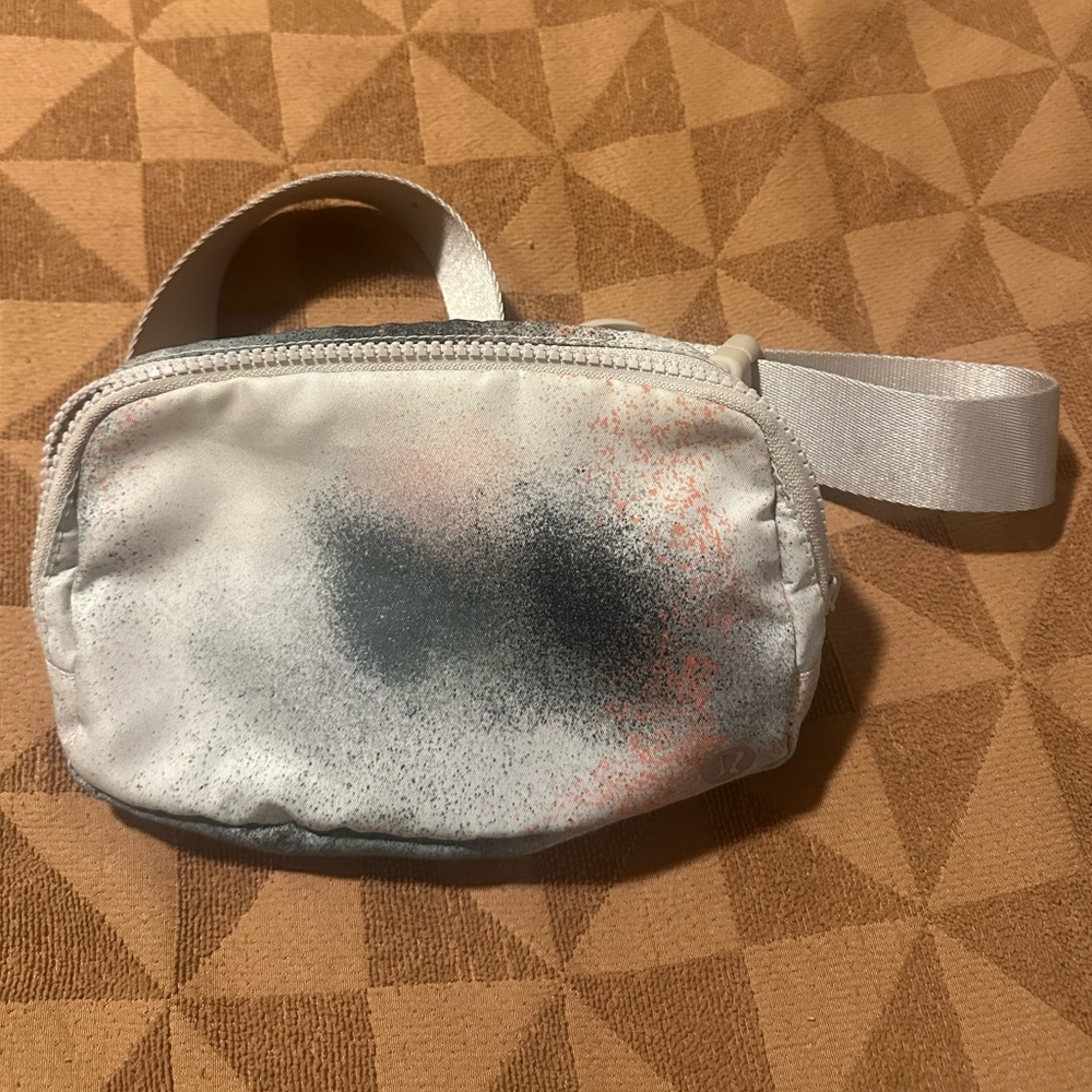 LuluLemon Everywhere Belt Bag